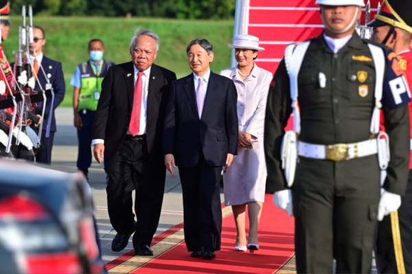 The Japanese emperor comes in Indonesia for his first state visit