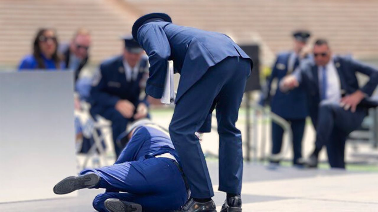 VIDEO // US President Joe Biden falls on the podium