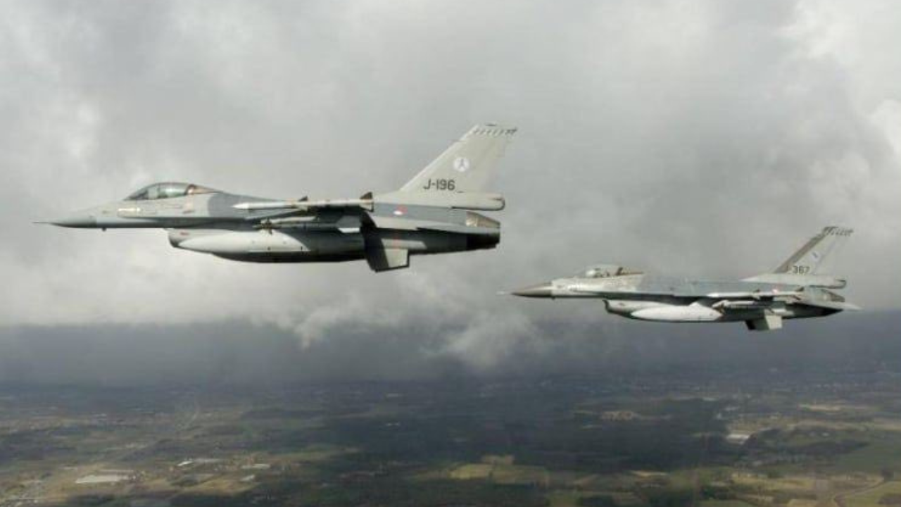 Ukrainians begin training with F16 fighter jets