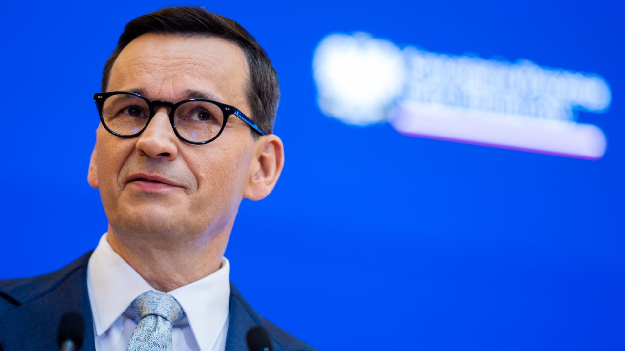 Zelenskyy is warned by the Polish PM to “never insult Poles again”