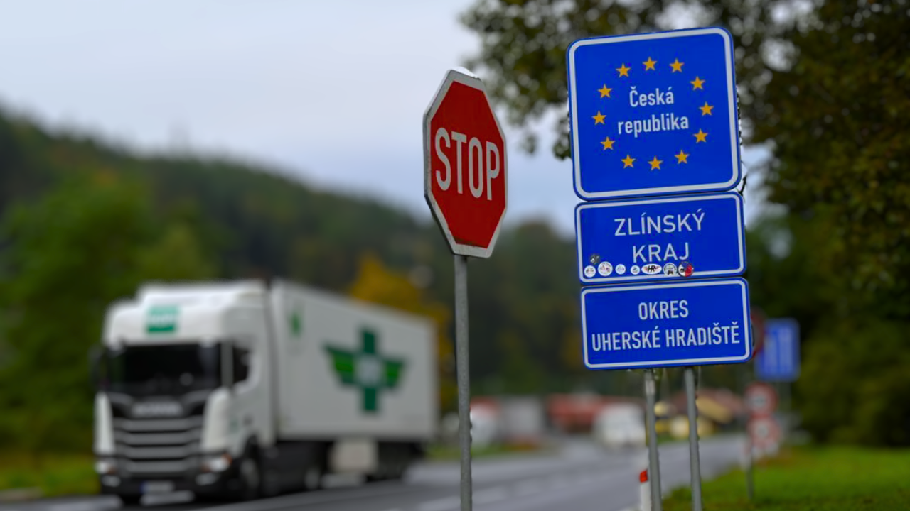 Temporary border controls with Slovakia are being reinstituted by Poland and the Czech Republic